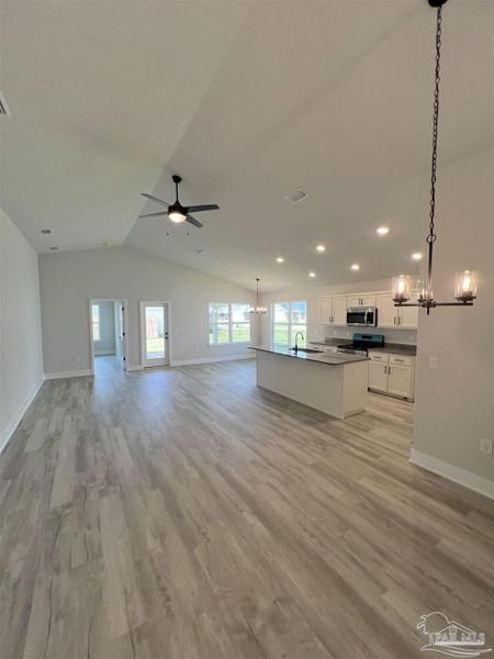 Spacious, unfurnished interior of a new home in Pine Top, Cantonment (Image 5).