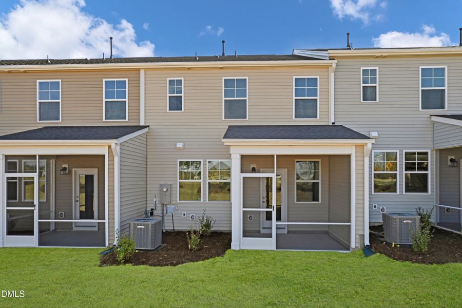 SUN_Everlee_Pic_CarsonII_QMI_227_Back_1o SUN_Everlee_Pic_CarsonII_QMI_227_Back_1o