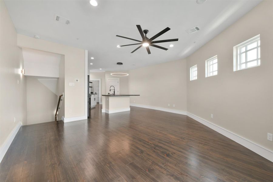 Spacious, unfurnished interior of a new home in , Galveston (Image 21).