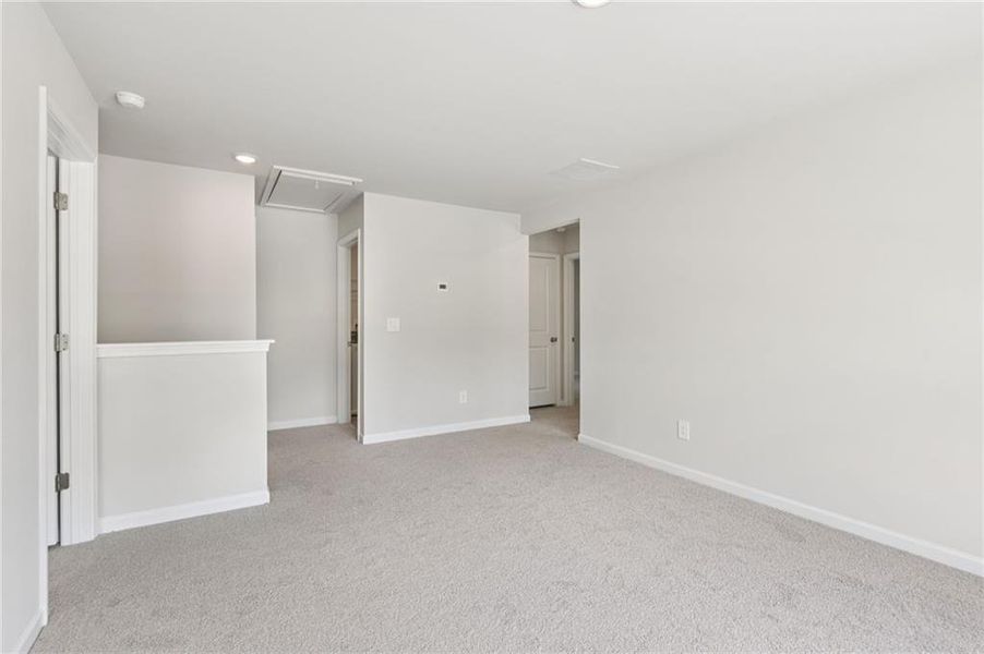 Spacious, unfurnished interior of a new home in The Oaks at Dawson, Dawsonville (Image 20).