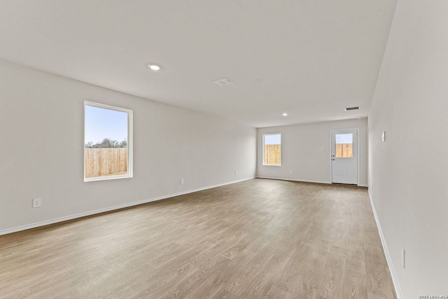 Spacious, unfurnished interior of a new home in Bollinger, Uhland (Image 21).