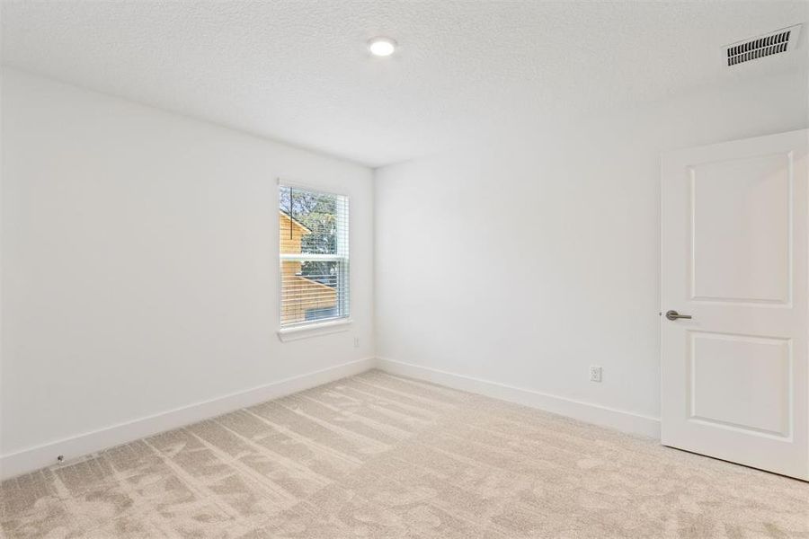 Spacious, unfurnished interior of a new home in Pirates Bluff, Yulee (Image 22).