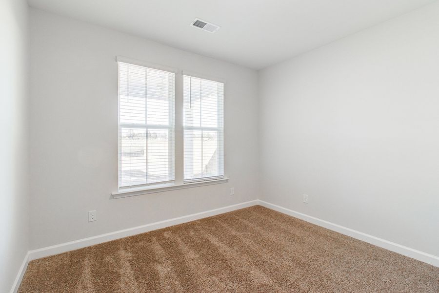 Spacious, unfurnished interior of a new home in Hendrix Farms, Lexington (Image 25).