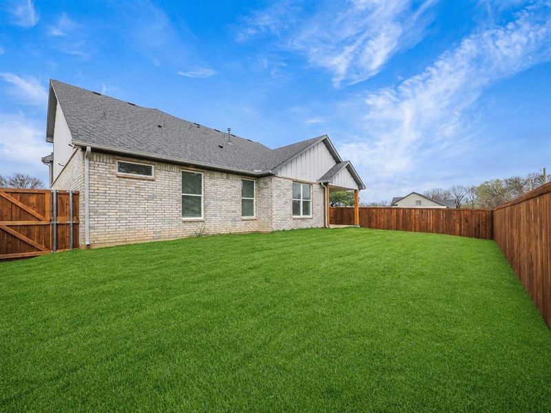 Exterior details and patio area of a home in , Sherman (Image 4).