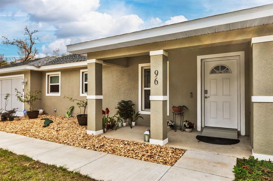 Exterior details and patio area of a home in , Ocklawaha (Image 22).