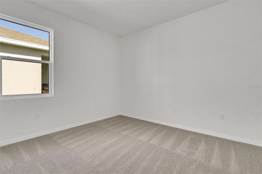 Spacious, unfurnished interior of a new home in Creekside Run at Babcock Ranch, Punta Gorda (Image 15).