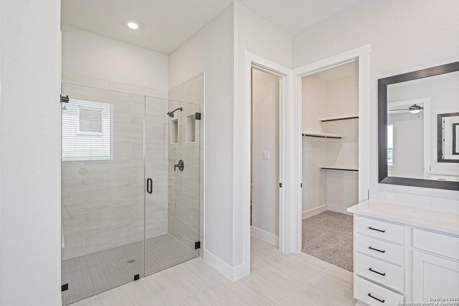 Furnished interior view inside a new home in Potranco West, Castroville (Image 5).