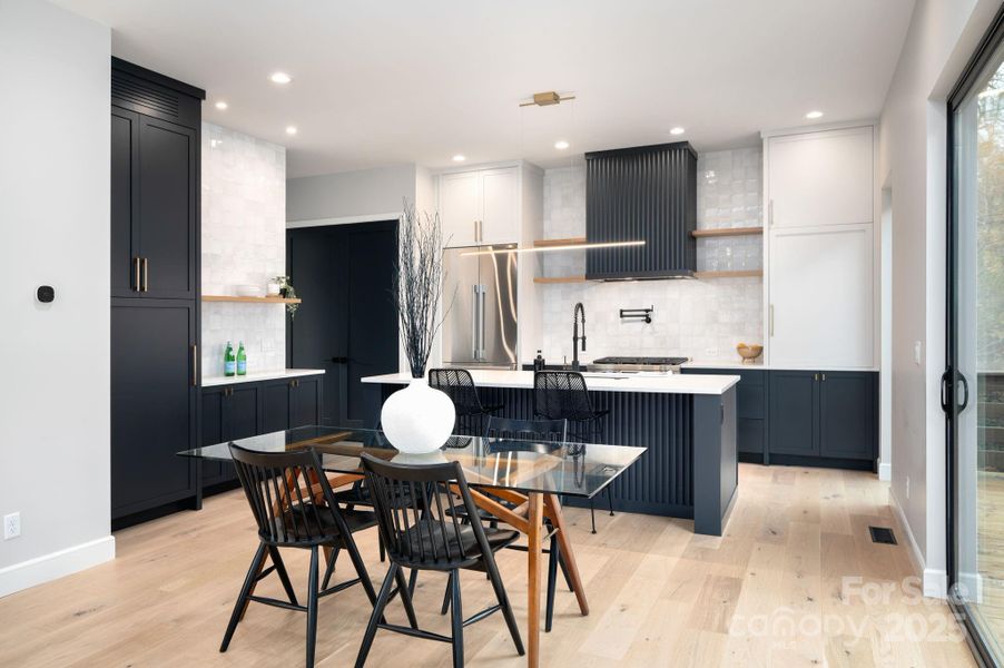 Convenient Dining Space Perfect for Entertaining Convenient Dining Space Perfect for Entertaining