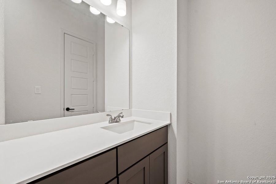 Furnished interior view inside a new home in La Cima 60', San Marcos (Image 3).