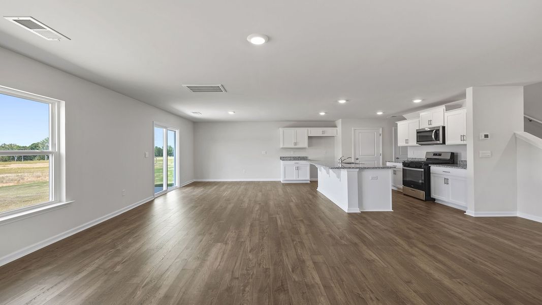 Spacious, unfurnished interior of a new home in Cedar Gap, Fountain Inn (Image 19).
