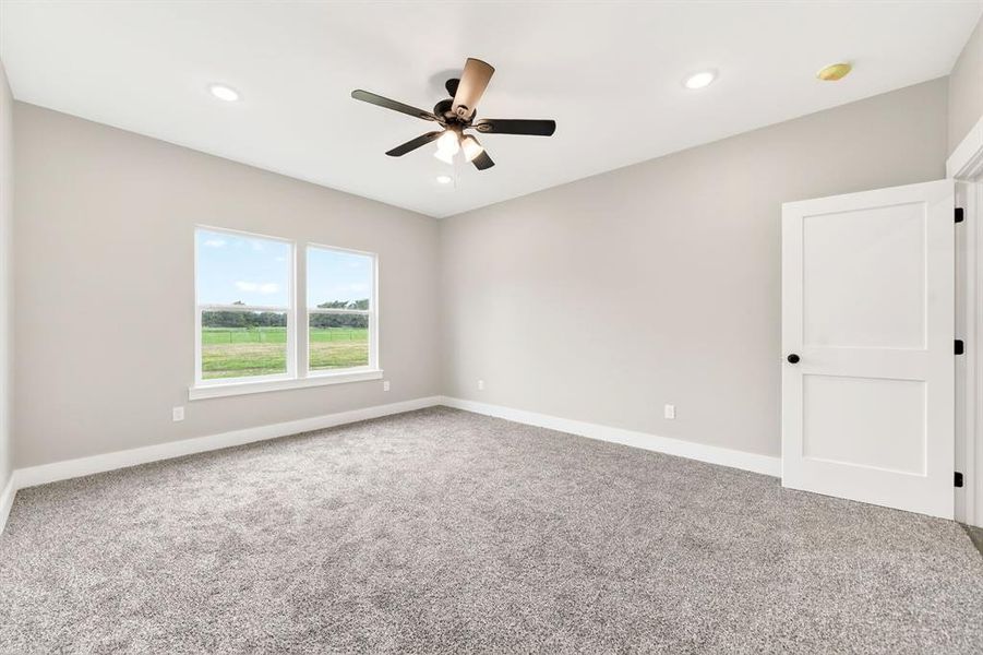 Spacious, unfurnished interior of a new home in , Edgewood (Image 34).