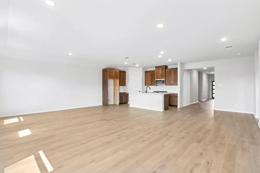 Spacious, unfurnished interior of a new home in Rolling Ridge, Van Alstyne (Image 9). Spacious, unfurnished interior of a new home in Rolling Ridge, Van Alstyne (Image 9).