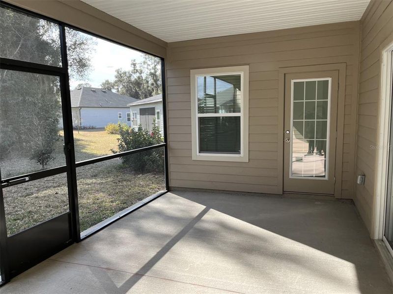Exterior details and patio area of a home in Grand Park North, Dunnellon (Image 21).