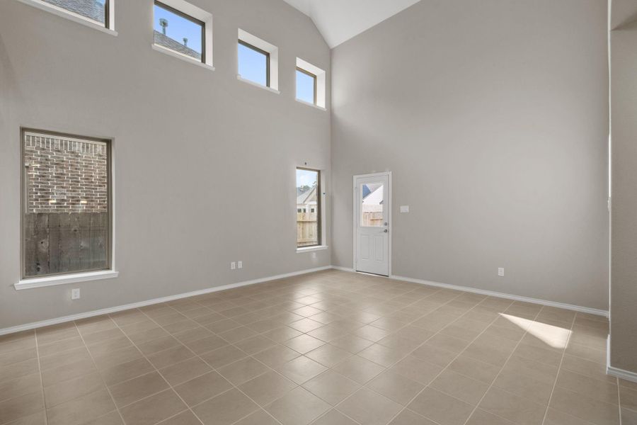 Spacious, unfurnished interior of a new home in The Trails 40', New Caney (Image 18).