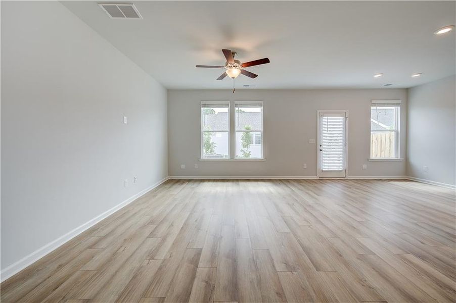 Spacious, unfurnished interior of a new home in Bowers Farm, McDonough (Image 19).