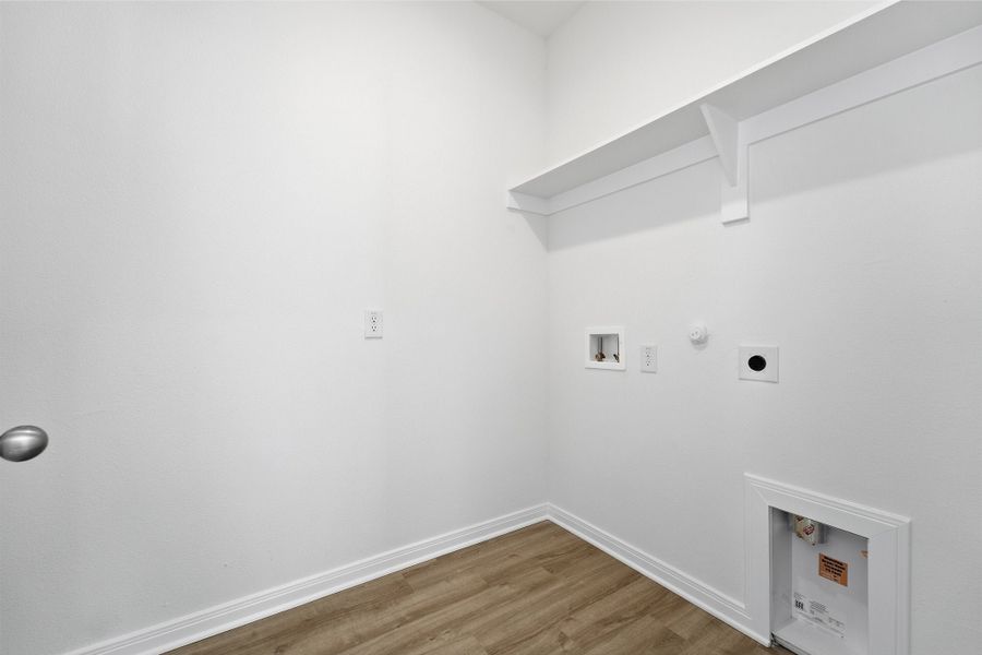 Spacious, unfurnished interior of a new home in La Terra, Celina (Image 22).