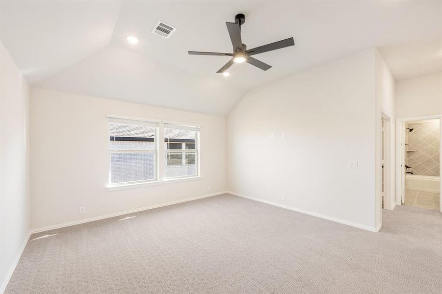 Spacious, unfurnished interior of a new home in The Oaks, Red Oak (Image 37).