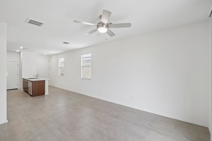 Spacious, unfurnished interior of a new home in Saguaro Haven, Tucson (Image 13). Spacious, unfurnished interior of a new home in Saguaro Haven, Tucson (Image 13).