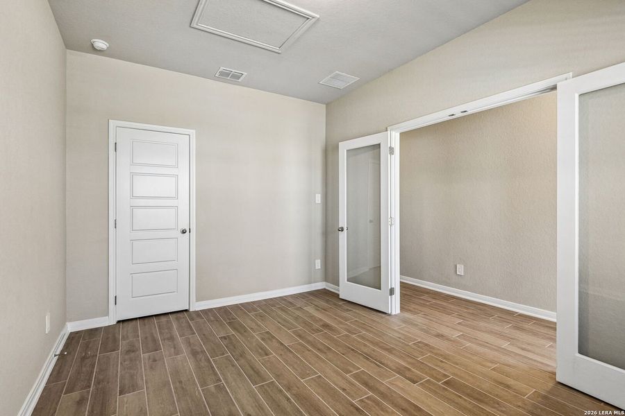 Spacious, unfurnished interior of a new home in Royal Crest, San Antonio (Image 52).