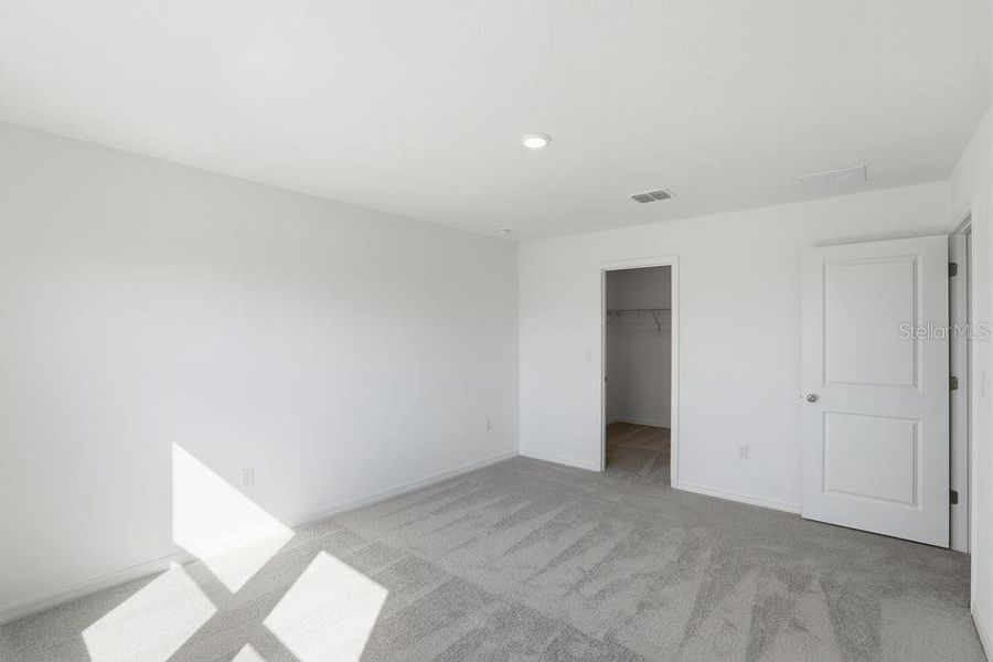 Spacious, unfurnished interior of a new home in Waterstone, Groveland (Image 39).