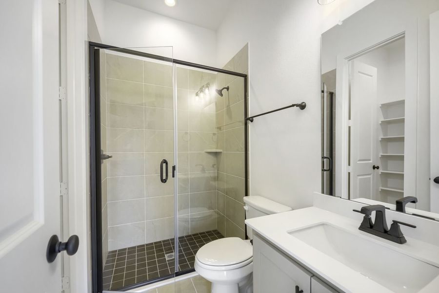 785 White Sage - Full Bathroom 785 White Sage - Full Bathroom