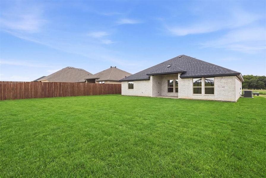 Exterior details and patio area of a home in , Tolar (Image 4).