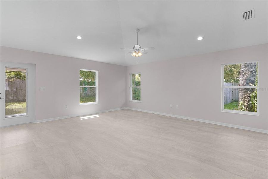 Spacious, unfurnished interior of a new home in , Ocklawaha (Image 41).