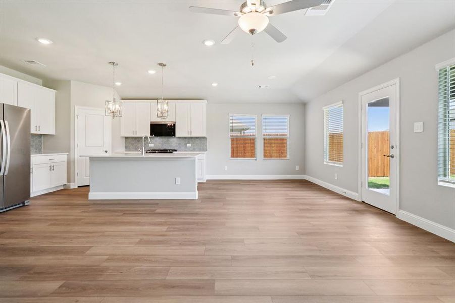 Photo is not of the actual home, but is an inspirational photo of builder’s model home and may depict options, furnishings, and/or decorator features that are not included. Photo is not of the actual home, but is an inspirational photo of builder’s model home and may depict options, furnishings, and/or decorator features that are not included.