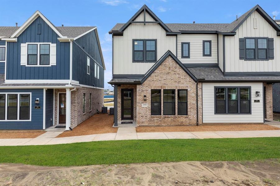 01. 713 Kerrville - Front 01. 713 Kerrville - Front