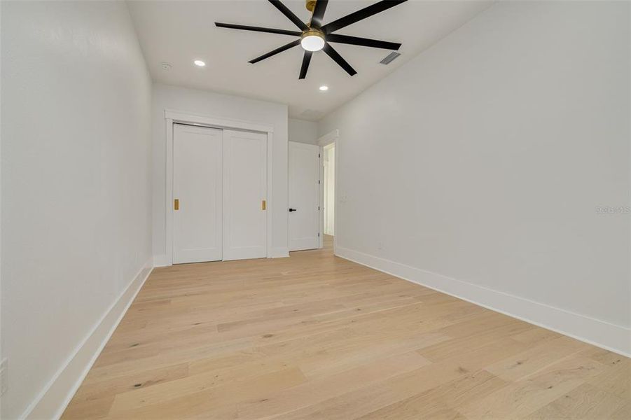 Spacious, unfurnished interior of a new home in , St. Petersburg (Image 37).