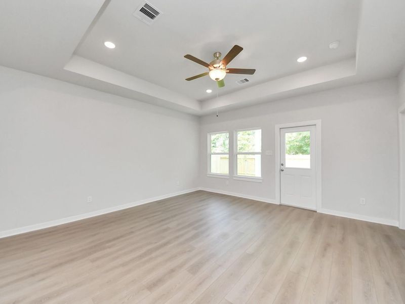 Spacious, unfurnished interior of a new home in Caney Creek Place, Conroe (Image 18).