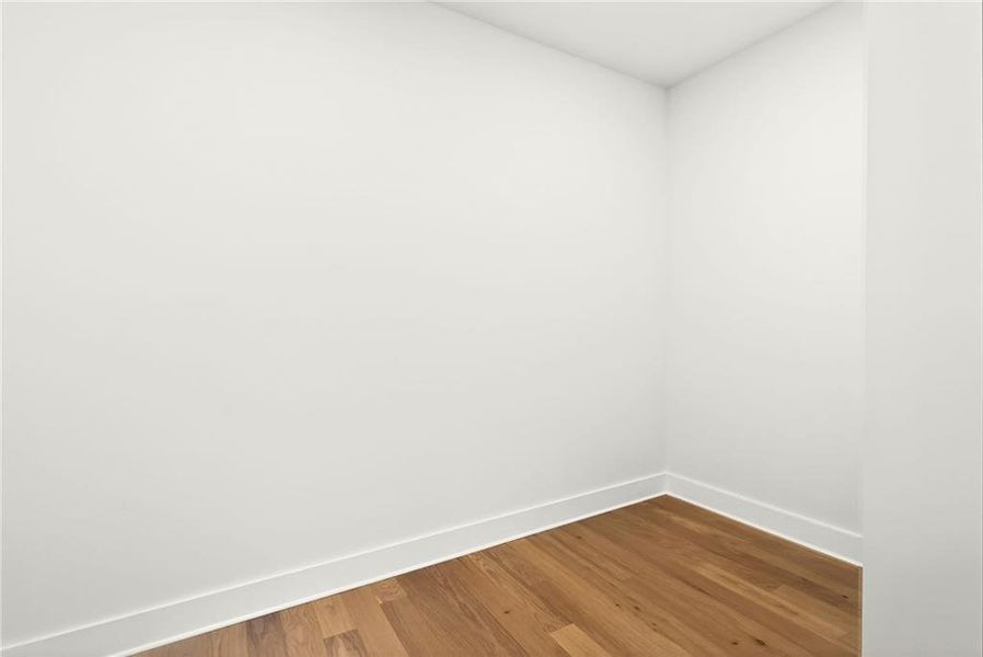 Spacious, unfurnished interior of a new home in , Brookhaven (Image 28).