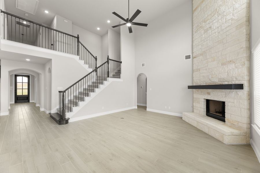 Spacious, unfurnished interior of a new home in Lovers Landing, Forney (Image 17).