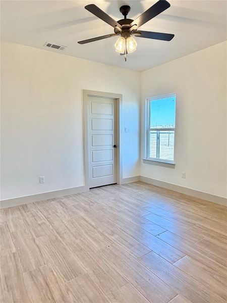 Spacious, unfurnished interior of a new home in , Weatherford (Image 19).