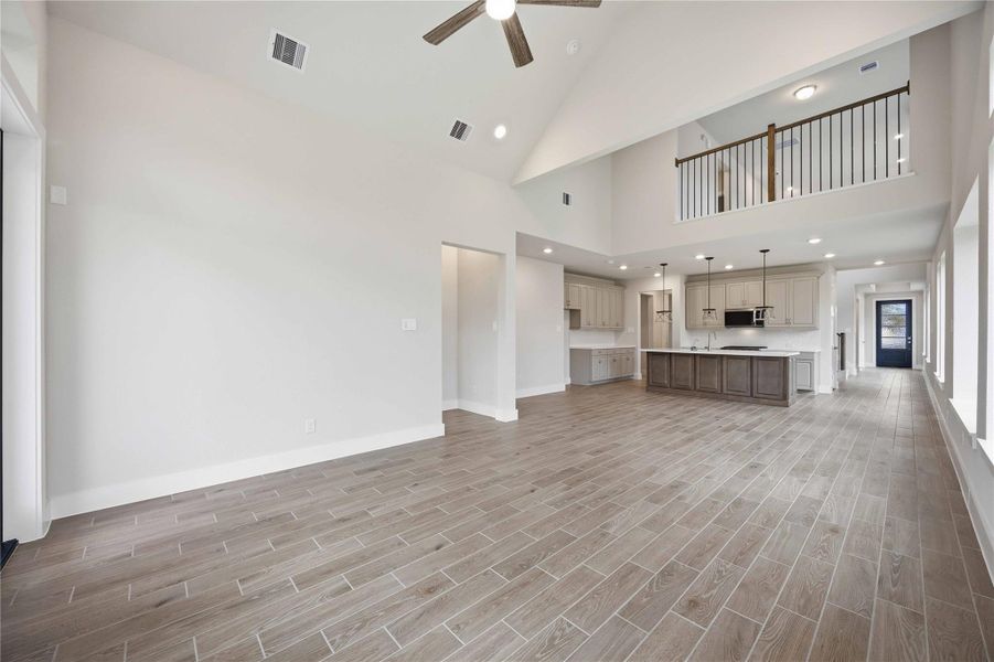 Spacious, unfurnished interior of a new home in Ellwood, Iowa Colony (Image 24).