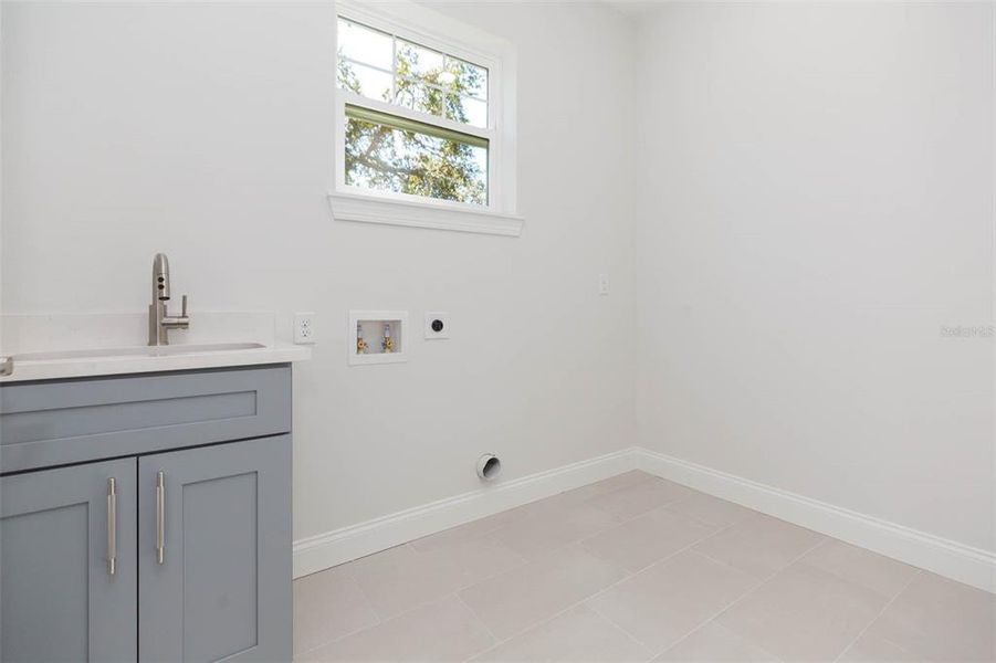 Spacious, unfurnished interior of a new home in , Tampa (Image 55). Spacious, unfurnished interior of a new home in , Tampa (Image 55).