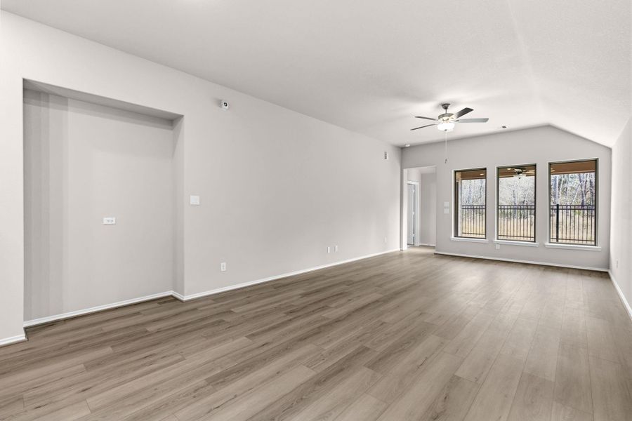 Spacious, unfurnished interior of a new home in Grand Central Park, Conroe (Image 14).