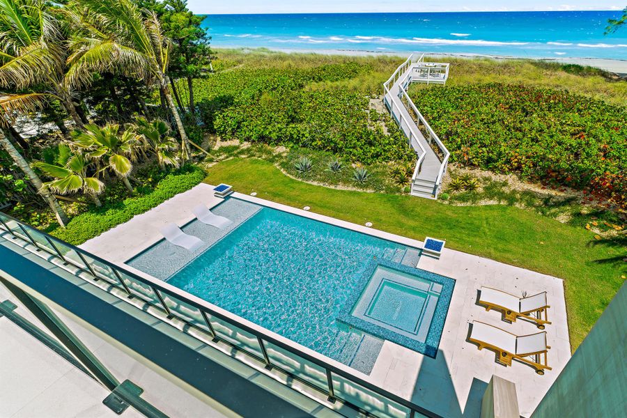 Exterior details and patio area of a home in , Jupiter Island (Image 36).