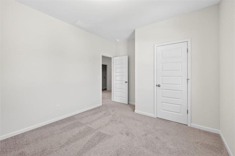 Spacious, unfurnished interior of a new home in Longbrooke, Rome (Image 35).