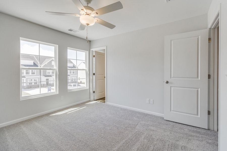 Spacious, unfurnished interior of a new home in Astoria, Columbia (Image 22).