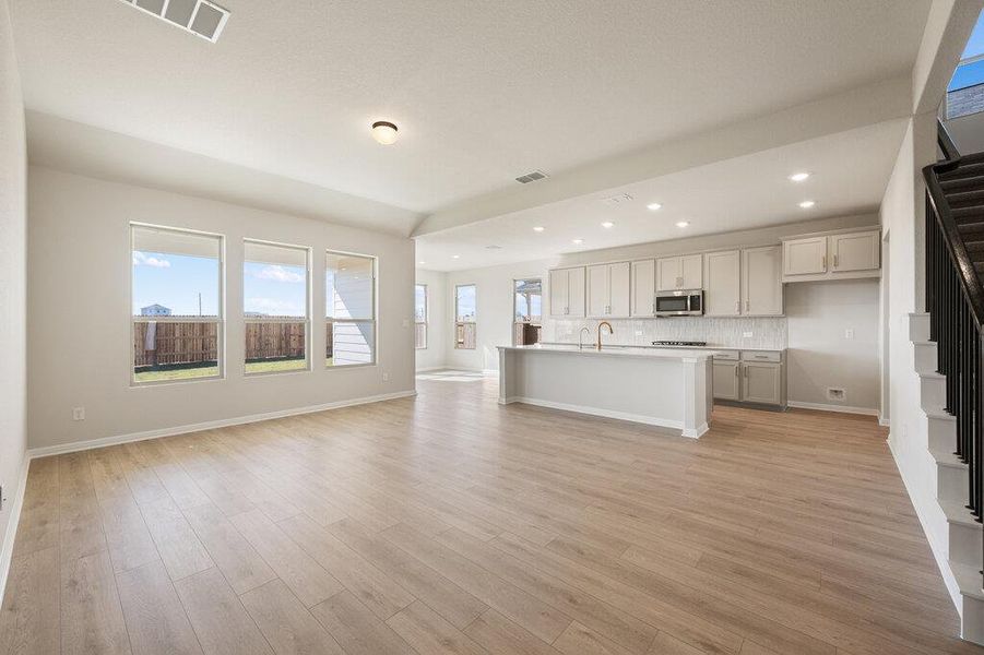 Spacious, unfurnished interior of a new home in Willow Springs, Buda (Image 25).