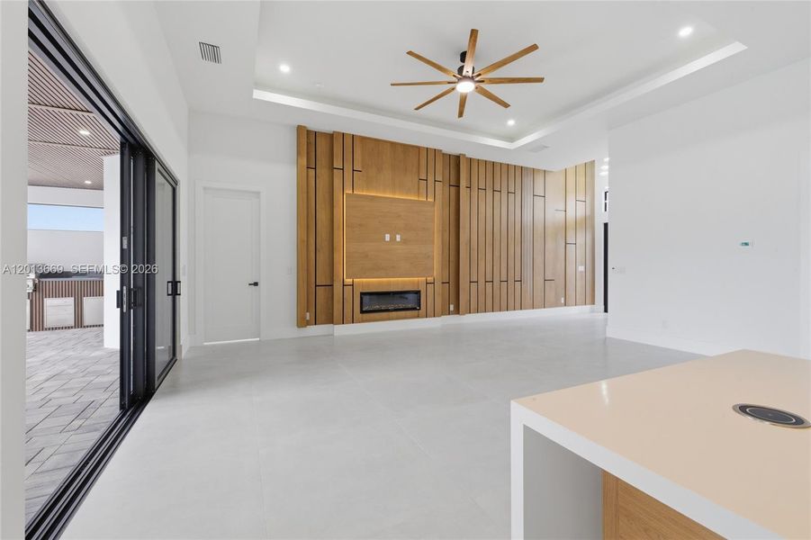 Spacious, unfurnished interior of a new home in , Cape Coral (Image 22).