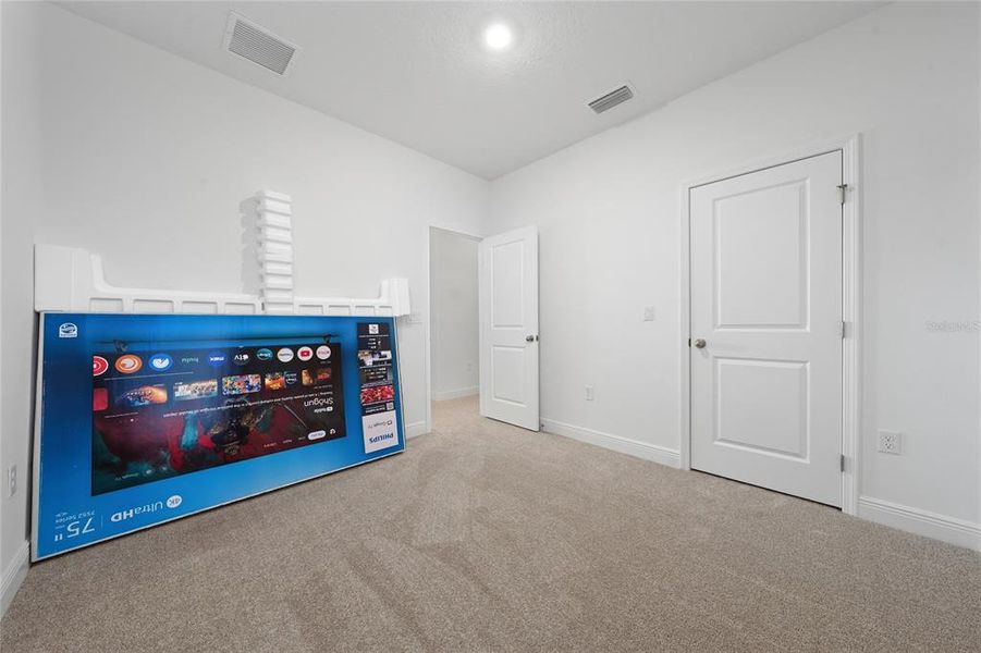 Spacious, unfurnished interior of a new home in , Minneola (Image 19).