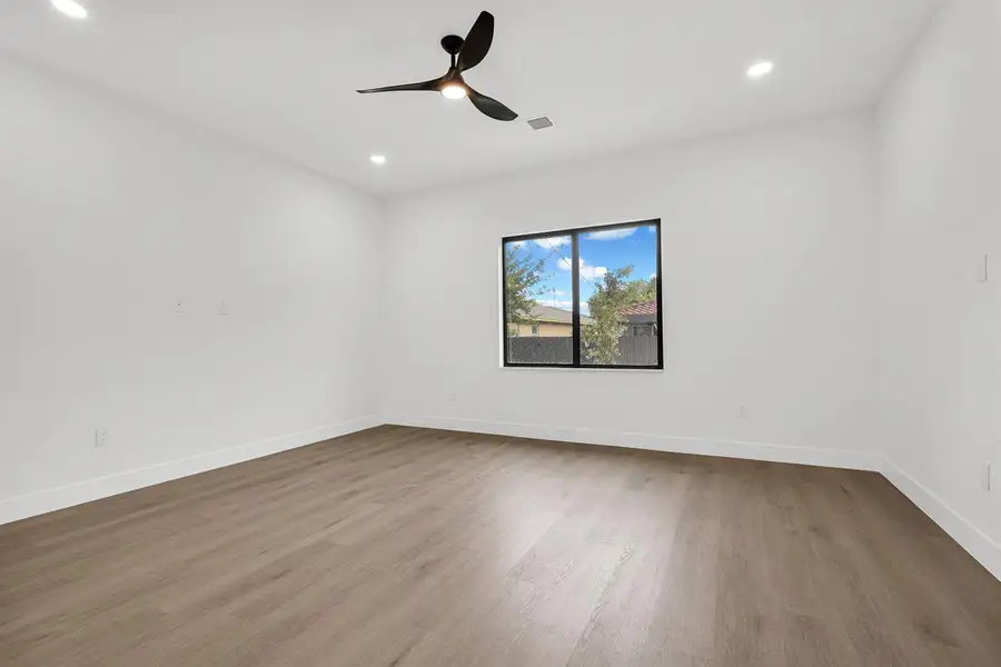 32-web-or-mls-DSC00339 32-web-or-mls-DSC00339