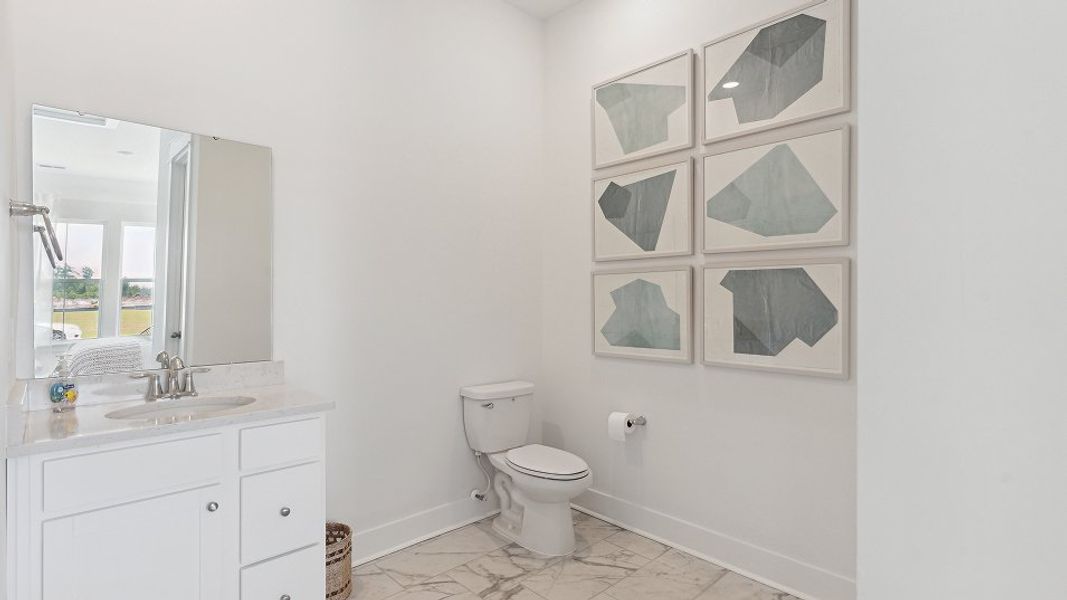 2202 Montgomery Bath3 F1