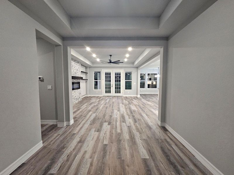 Spacious Foyer with tray ceiling.