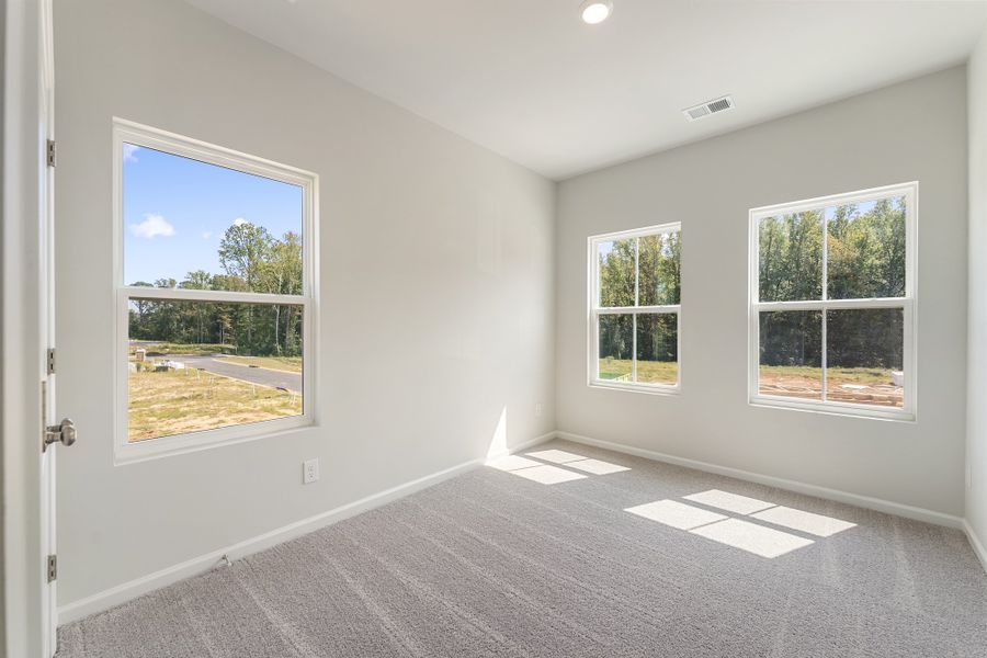 Spacious, unfurnished interior of a new home in Edwards Station, Taylors (Image 19).