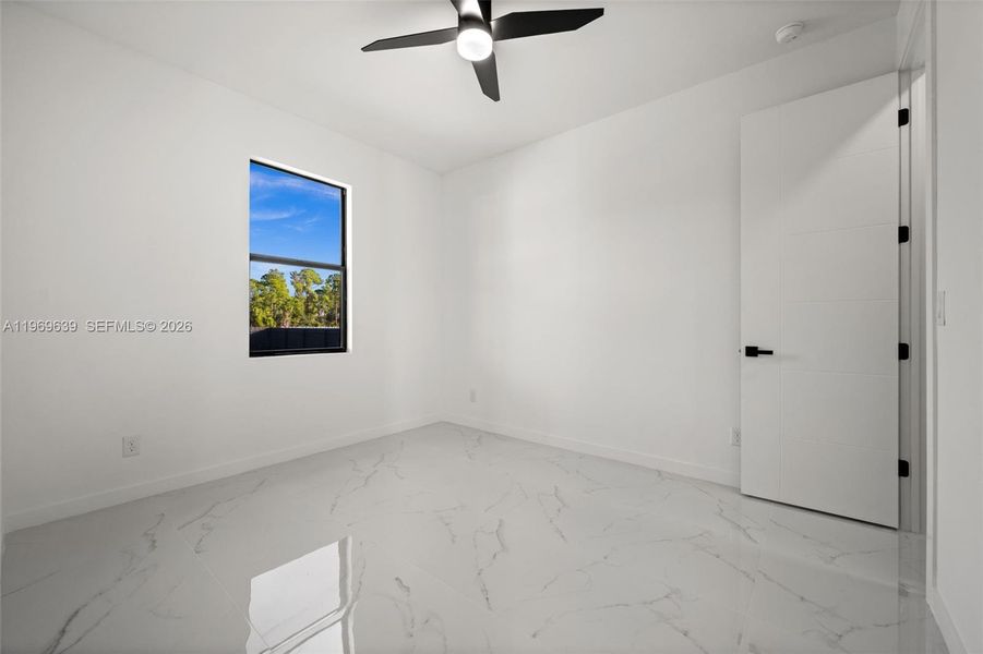 Spacious, unfurnished interior of a new home in , Cape Coral (Image 37).