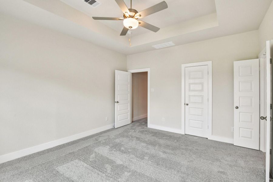 Spacious, unfurnished interior of a new home in Alicante, Houston (Image 15).
