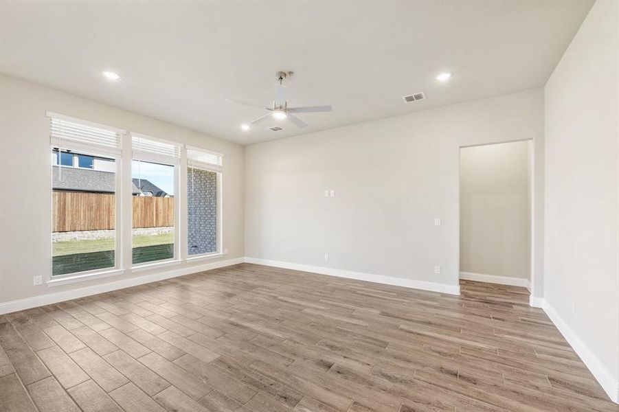 Spacious, unfurnished interior of a new home in Sonoma Verde, McLendon-Chisholm (Image 29).